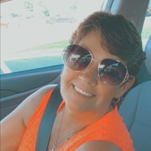 Meet your Posher, Lorri